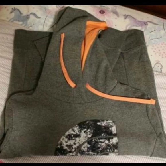 North face hoodie - Picture 3 of 3